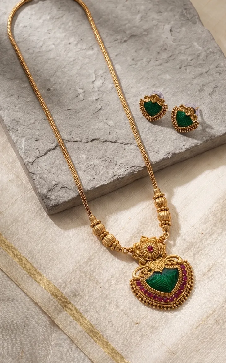 Emerald Heart Antique Temple Pendant Set